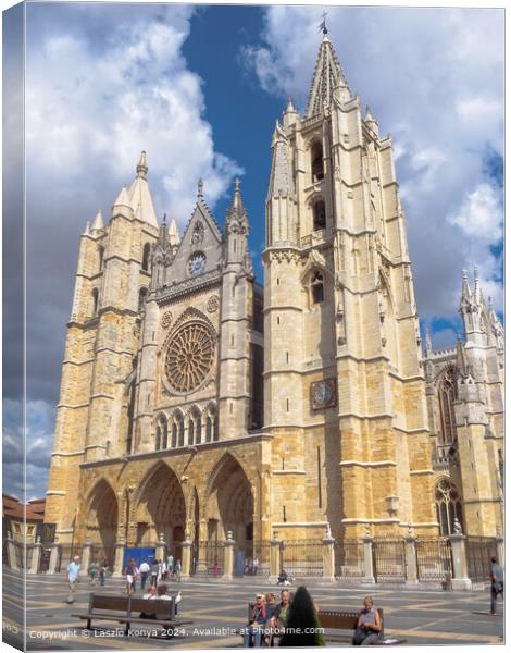 Gothic Cathedral Leon Spain Canvas Print by Laszlo Konya
