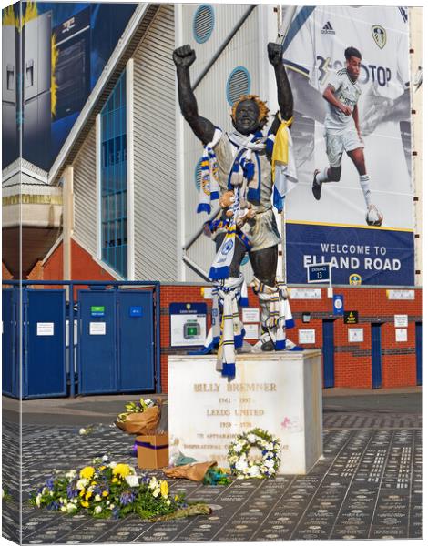 Billy Bremner Statue, Elland Road Canvas Print by Darren Galpin