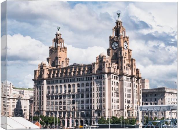 Liver building Liverpool Canvas Print by chris hyde