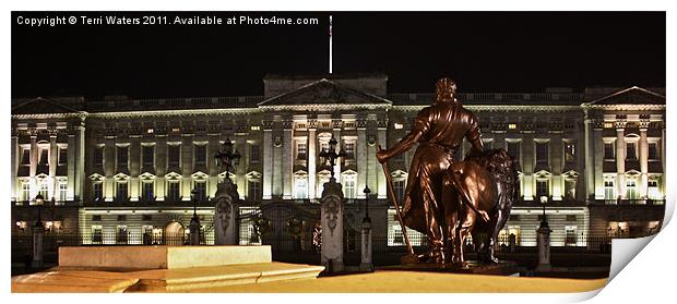 Statues View of Buckingham Palace Print by Terri Waters