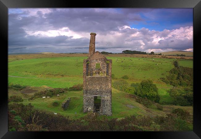 The Wheal Betsy engine house Framed Print by kevin wise