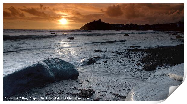 Criccieth boulders Print by Rory Trappe