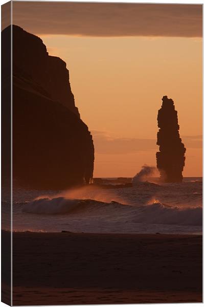 Sandwood Bay pinnacle at sunset Canvas Print by Craig Howie