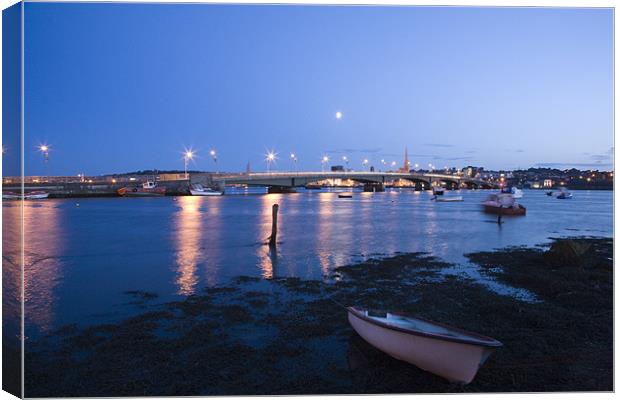Wexford Harbour at dusk Canvas Print by Ian Middleton