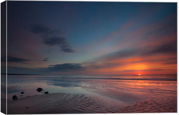 Llanrhystud beach sunset Canvas Print by Izzy Standbridge