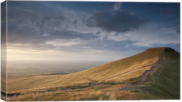 Brecon Beacons Sunset Canvas Print by chris aylward