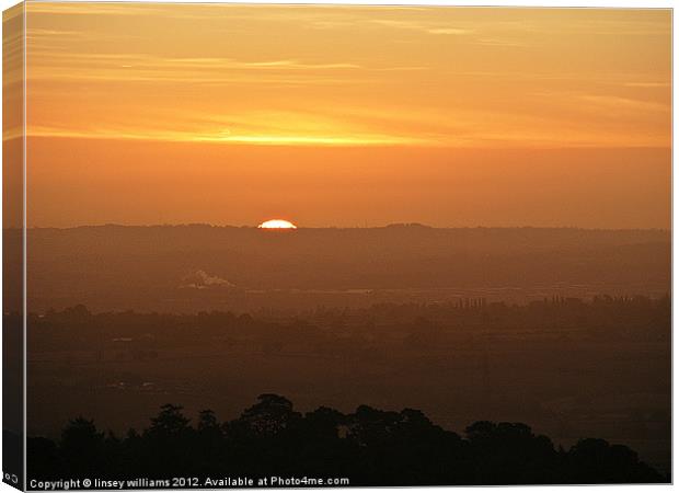 Sunrise over Leicestershire Canvas Print by Linsey Williams