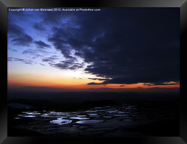 Sunset in Shropshire Framed Print by Julian van Woenssel