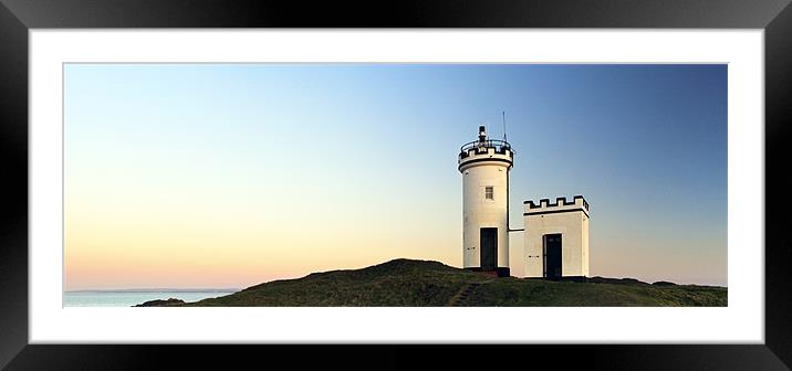 Elie lighthouse Framed Mounted Print by Grant Glendinning