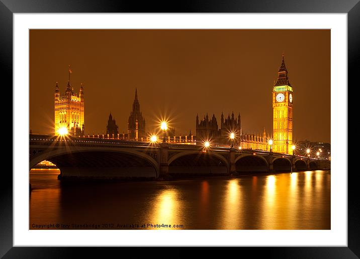 Westminster Bridge, London, night. Framed Mounted Print by Izzy Standbridge
