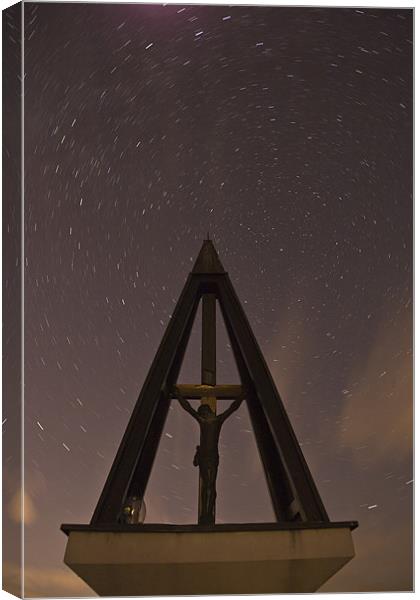 Against the stars Canvas Print by Ian Middleton