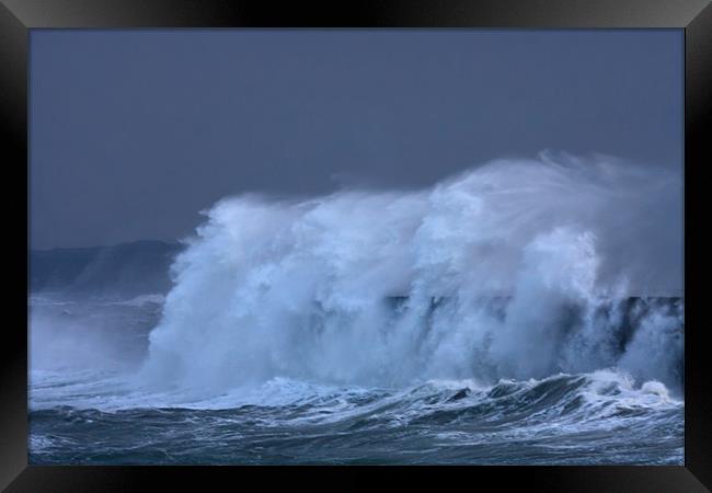 Crashing waves Framed Print by Gail Johnson