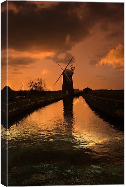 Horsey Mill At the End Of The Day Canvas Print by Sandi-Cockayne ADPS