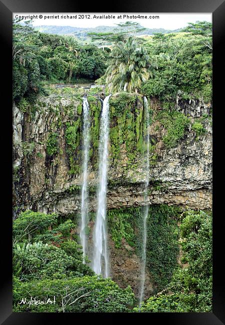 cascade chamarel Framed Print by perriet richard