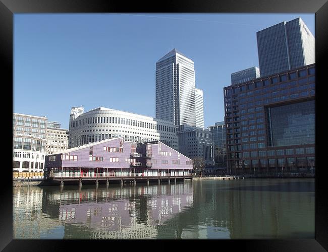 canary wharfe london Framed Print by david lunt