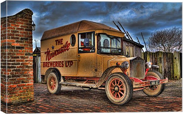 Newcastle Broon Delivery Van Canvas Print by Kevin Tate