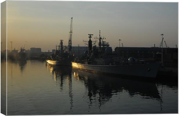 HMS Gloucester at dawn Canvas Print by Simon Wilson
