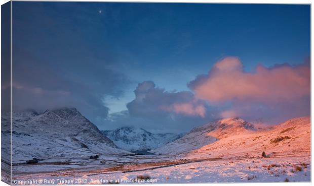 Winter sunrise , Ogwen valley Canvas Print by Rory Trappe
