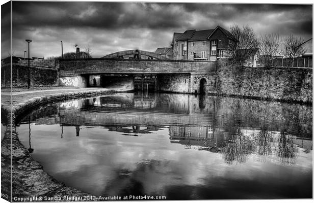 Lock 54 under Hall Street Bridge, no.99A Canvas Print by Sandra Pledger