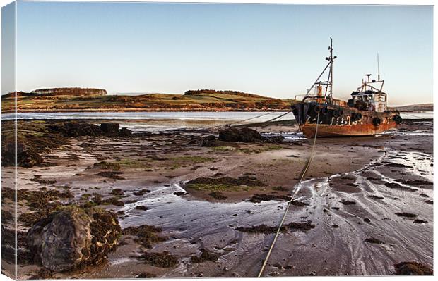 Ross Bay Shipwreck Scotland Canvas Print by Derek Beattie