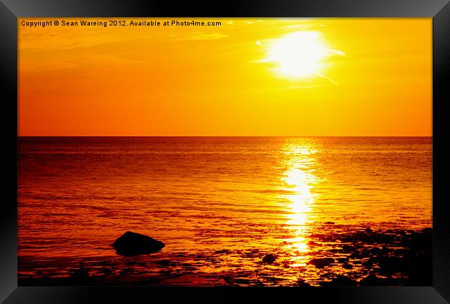 The setting sun Framed Print by Sean Wareing
