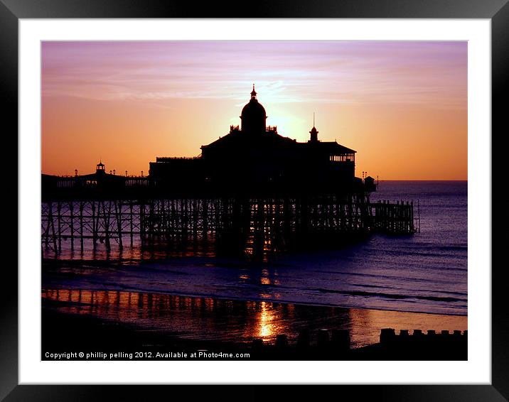 Down by the seaside. Framed Mounted Print by camera man