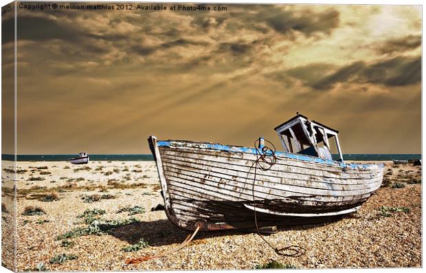 dungeness wreck in colour Canvas Print by meirion matthias