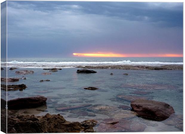 Streaky sunset over a rock pool Canvas Print by craig sivyer
