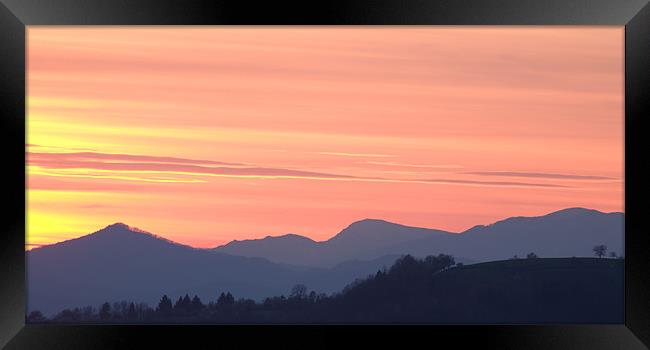 Mountain sunset Framed Print by Ian Middleton