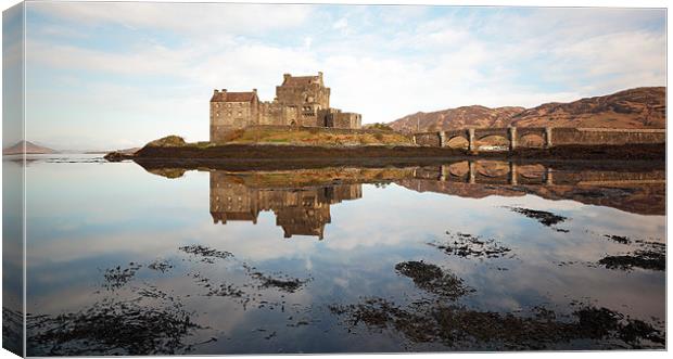 Eilean Donan Castle Canvas Print by Grant Glendinning