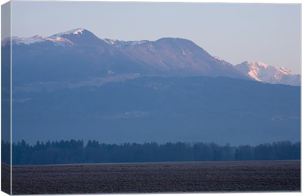 Krvavec and the Kamnik Alps at dawn Canvas Print by Ian Middleton