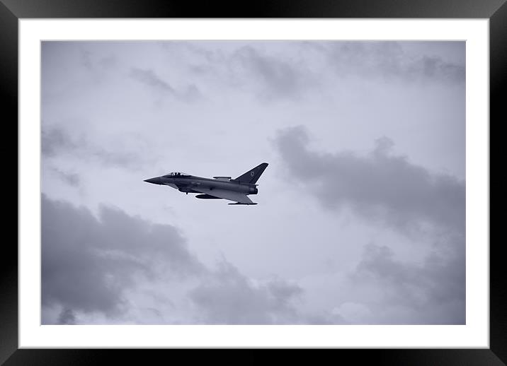 euro fighter jet typhoon Framed Mounted Print by lee drage