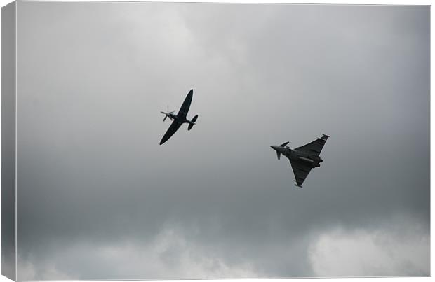 RAF Typhoon and Spitfire Canvas Print by lee drage