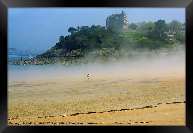 steamy beach Framed Print by keith sutton