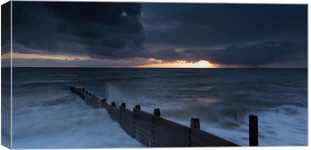 Storms Coming Canvas Print by Simon Wrigglesworth