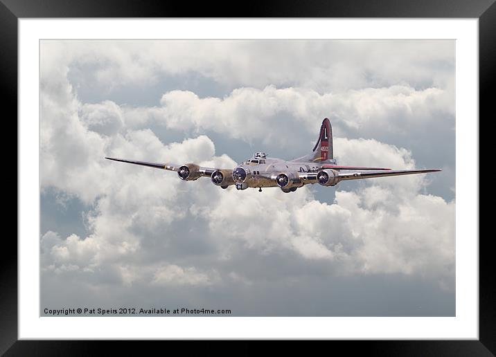 B17- Yankee Warrior Framed Mounted Print by Pat Speirs