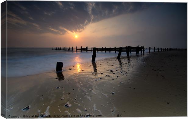 Happisburgh Canvas Print by R K Photography