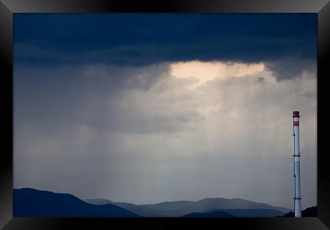 Here comes the rain Framed Print by Ian Middleton