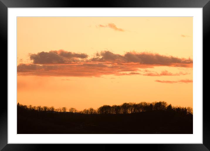 Wispy clouds at sunset Framed Mounted Print by Ian Middleton