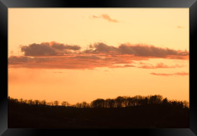 Wispy clouds at sunset Framed Print by Ian Middleton