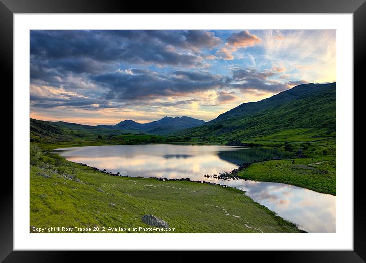 Waiting for the Jubilee beacon on Snowdon Framed Mounted Print by Rory Trappe
