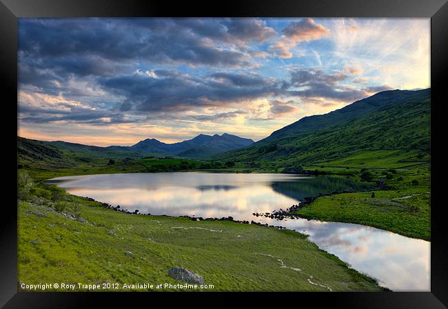 Waiting for the Jubilee beacon on Snowdon Framed Print by Rory Trappe
