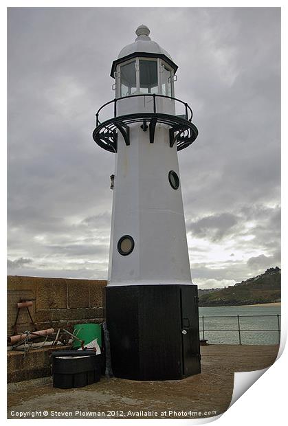 St Ives lighthouse Print by Steven Plowman