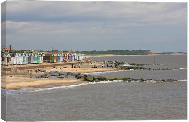 Southwold Beach and Huts Canvas Print by Linda Brown