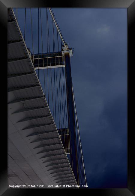 Old Severn Crossing Framed Print by les tobin