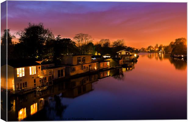 Sunset at Kingston upon Thames Canvas Print by Junwei Chu