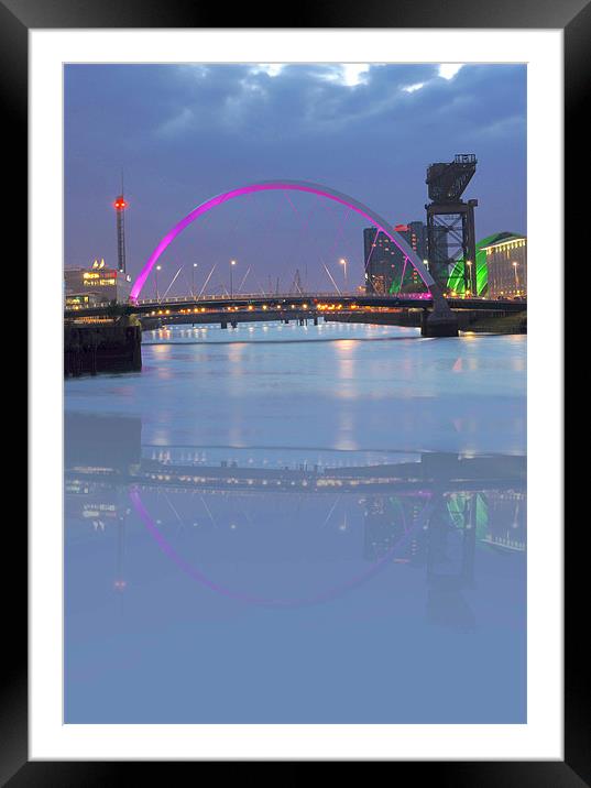 Glasgow sqinty bridge Framed Mounted Print by Edward Linton