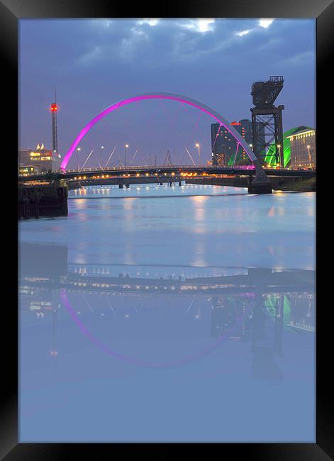 Glasgow sqinty bridge Framed Print by Edward Linton