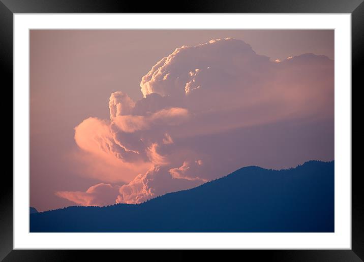 A face in the clouds? Framed Mounted Print by Ian Middleton