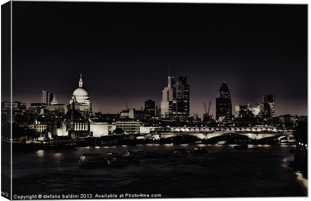 London skyline and river Thames at night Canvas Print by stefano baldini